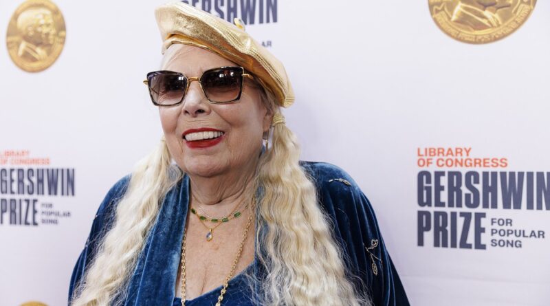 “A JOURNEY THAT BEGAN 62 YEARS AGO”: Joni Mitchell Becomes a U.S. Citizen at 82